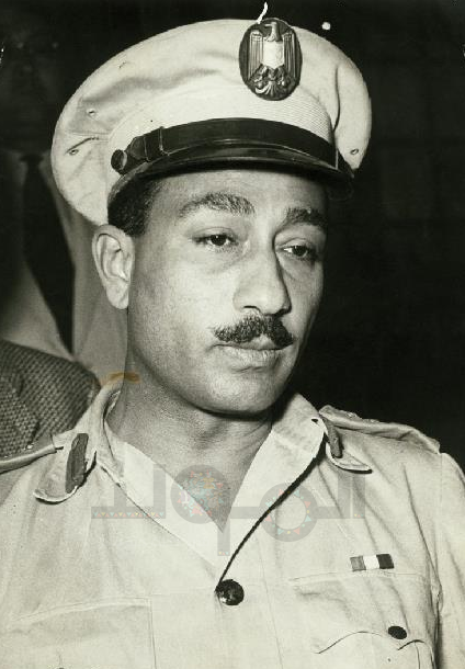 السادات سنة 1952 م - حسين توفيق